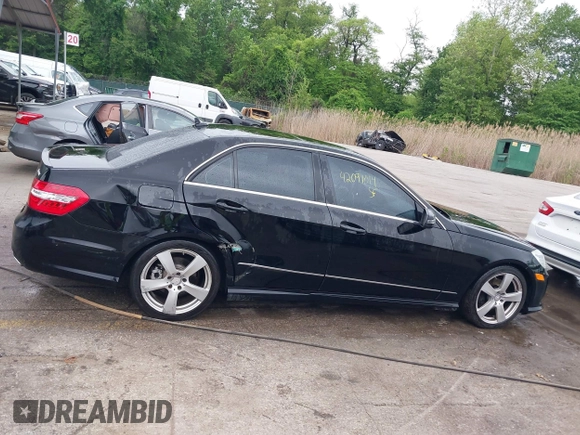 2011 Mercedes-Benz E 350 Luxury z VIN WDDHF8HB1BA427051, wystawiony jako IAAI lot #42091014 z przebiegiem Nie podano mil oraz . Historia ofert i sprzedaży dostępna na DreamBid. Obrazek 13.