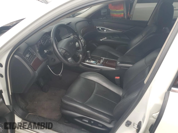 2015 Infiniti Q70 z VIN JN1BY1AR1FM561445, wystawiony jako Copart lot #58377655 z przebiegiem 202 174 mil mil oraz Szkoda całkowita • Salvage title. Historia ofert i sprzedaży dostępna na DreamBid. Obrazek 7.