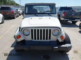 1998 Jeep Wrangler Sport z VIN 1J4FY19S3WP776209, wystawiony jako IAAI lot #42493513 z przebiegiem 113 130 mil mil oraz . Historia ofert i sprzedaży dostępna na DreamBid. Obrazek 12.