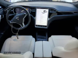 2017 Tesla Model S 100D z VIN 5YJSA1E21HF229936, wystawiony jako Copart lot #54734955 z przebiegiem 125 511 mil mil oraz Szkoda całkowita • Salvage title. Historia ofert i sprzedaży dostępna na DreamBid. Obrazek 8.