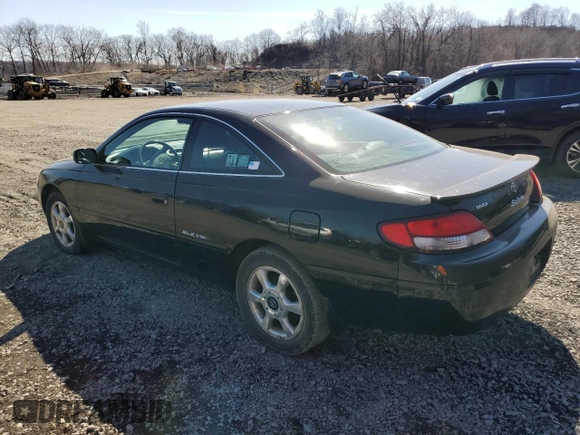 2000 Toyota Solara SE z VIN 2T1CF28P8YC296590, wystawiony jako Copart lot #49839935 z przebiegiem 192 140 mil mil oraz Czysty tytuł • Clean title. Historia ofert i sprzedaży dostępna na DreamBid. Obrazek 2.
