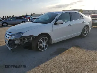 2010 Ford Fusion SE z VIN 3FAHP0HAXAR322292, wystawiony jako Copart lot #55122725 z przebiegiem 135 265 mil mil oraz Szkoda całkowita • Salvage title. Historia ofert i sprzedaży dostępna na DreamBid. Obrazek 1.
