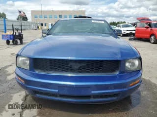 2007 Ford Mustang Deluxe z VIN 1ZVFT80NX75255793, wystawiony jako Copart lot #58993805 z przebiegiem 159 882 mil mil oraz Szkoda całkowita • Salvage title. Historia ofert i sprzedaży dostępna na DreamBid. Obrazek 5.