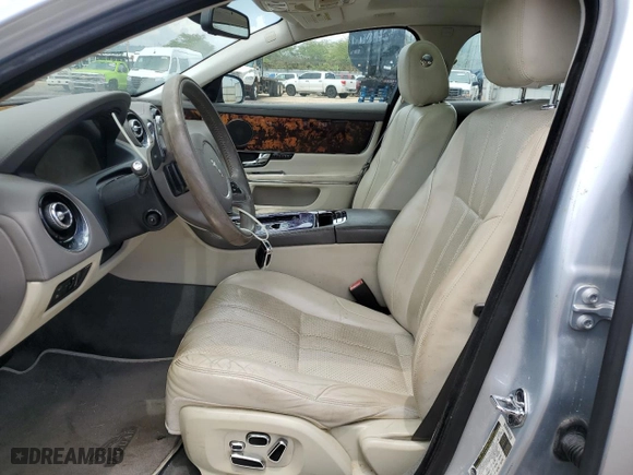 2011 Jaguar XJ with VIN SAJWA1CB9BLV05595, listed as a Copart auction lot 54947855 with 39,516 mi miles and Salvage Title. Bid and sale history available at carsss.com. Image 7.
