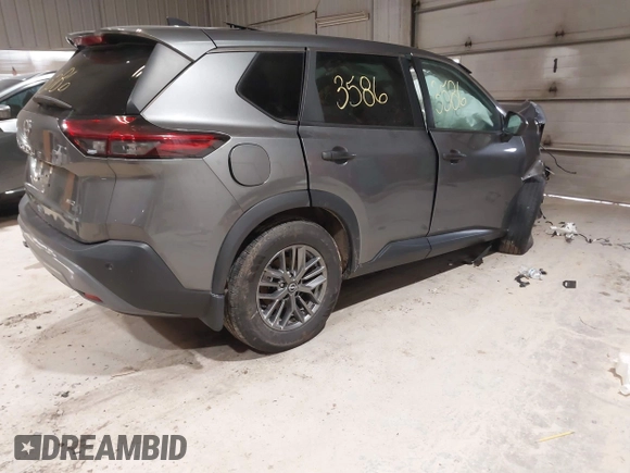 2022 Nissan Rogue S z VIN 5N1BT3AB8NC724554, wystawiony jako IAAI lot #41973586 z przebiegiem Nie podano mil oraz . Historia ofert i sprzedaży dostępna na DreamBid. Obrazek 4.