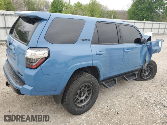 2018 Toyota 4Runner SR5 with VIN JTEBU5JR8J5583392, listed as a Copart auction lot 50820825 with 124,796 mi miles and Salvage Title. Bid and sale history available at DreamBid. Image 3.