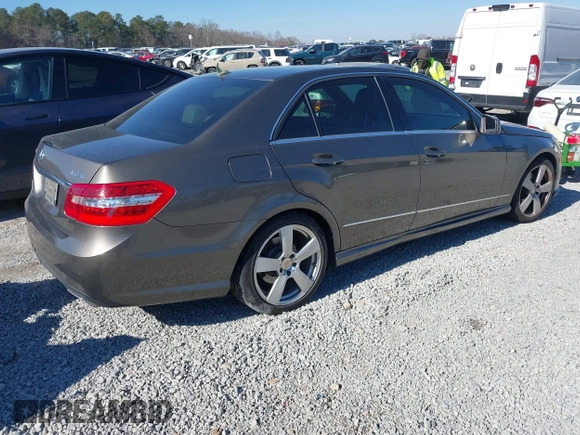 2011 Mercedes-Benz E-Class E 350 Luxury with VIN WDDHF8HB7BA390393, listed as a IAAI auction lot 41398879 with 155,161 mi miles. Bid and sale history available at carsss.com. Image 4.