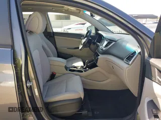 2017 Hyundai Tucson Sport z VIN KM8J33A25HU562988, wystawiony jako IAAI lot #41755874 z przebiegiem 112 000 mil mil oraz . Historia ofert i sprzedaży dostępna na DreamBid. Obrazek 5.