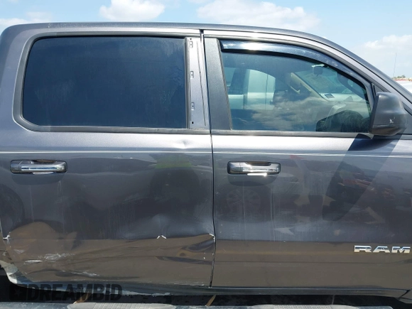 2019 Ram 1500 Big Horn z VIN 1C6RREFT3KN543755, wystawiony jako IAAI lot #42040871 z przebiegiem 135 614 mil mil oraz . Historia ofert i sprzedaży dostępna na DreamBid. Obrazek 14.