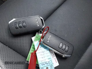 2022 Kia EV6 Wind z VIN KNDC3DLCXN5068642, wystawiony jako IAAI lot #41774075 z przebiegiem 17 632 mil mil oraz . Historia ofert i sprzedaży dostępna na DreamBid. Obrazek 11.