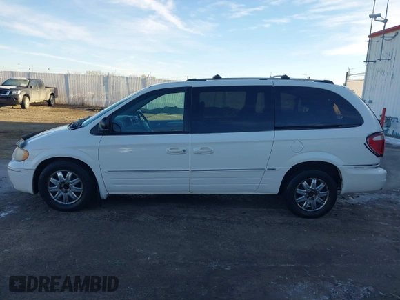 2005 Chrysler Town & Country Limited with VIN 2C8GP64L25R161995, listed as a IAAI auction lot 41403697 with 244,202 mi miles. Bid and sale history available at carsss.com. Image 14.