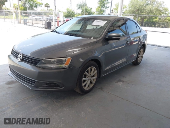 2014 Volkswagen Jetta SE z VIN 3VWD17AJXEM315517, wystawiony jako IAAI lot #42348053 z przebiegiem 120 208 mil mil oraz . Historia ofert i sprzedaży dostępna na DreamBid. Obrazek 2.