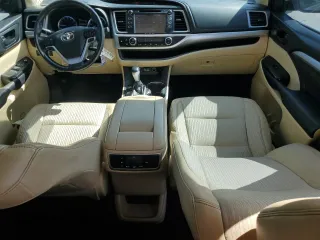 2017 Toyota Highlander LE with VIN 5TDZZRFH0HS191832, listed as a Copart auction lot 57968425 with 155,484 mi miles and Clean title. Bid and sale history available at DreamBid. Image 8.