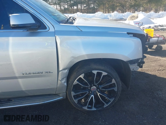 2015 GMC Yukon XL SLT with VIN 1GKS2HKC0FR287860, listed as a IAAI auction lot 41638921 with 213,214 mi miles. Bid and sale history available at carsss.com. Image 19.