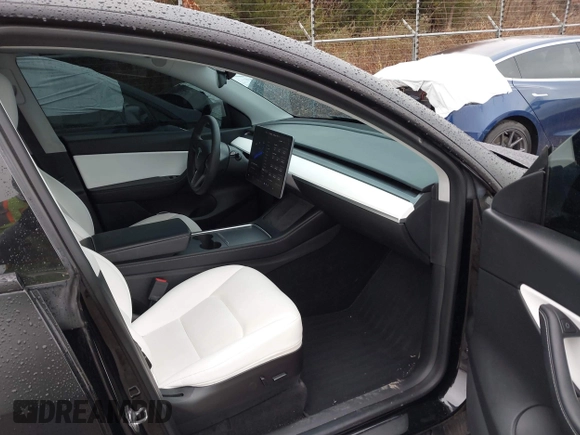 2022 Tesla Model Y Performance z VIN 7SAYGDEF4NF350696, wystawiony jako IAAI lot #41662924 z przebiegiem 36 747 mil mil oraz . Historia ofert i sprzedaży dostępna na DreamBid. Obrazek 5.