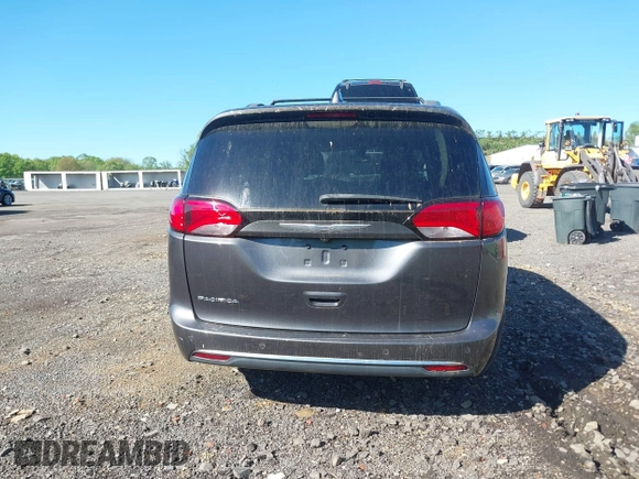 2018 Chrysler Pacifica Touring L with VIN 2C4RC1BG1JR112084, listed as a IAAI auction lot 42206441 with 163,952 mi miles and . Bid and sale history available at DreamBid. Image 16.