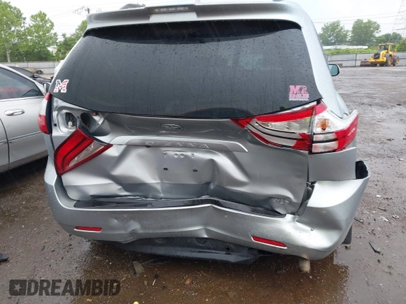 2019 Toyota Sienna XLE Auto Access Seat z VIN 5TDYZ3DC2KS018742, wystawiony jako IAAI lot #42288335 z przebiegiem 101 741 mil mil oraz . Historia ofert i sprzedaży dostępna na DreamBid. Obrazek 6.
