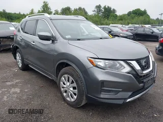 2017 Nissan Rogue SL z VIN JN8AT2MV3HW276506, wystawiony jako IAAI lot #42464946 z przebiegiem 132 079 mil mil oraz . Historia ofert i sprzedaży dostępna na DreamBid. Obrazek 1.