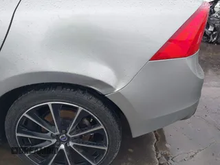 2017 Volvo S60 Dynamic with VIN YV126MFL8H2421443, listed as a IAAI auction lot 41913775 with 171,780 mi miles. Bid and sale history available at carsss.com. Image 16.
