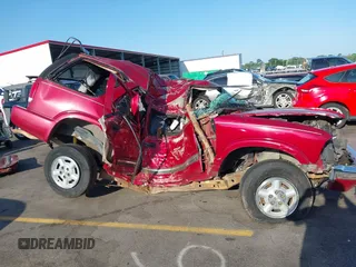 2000 Chevrolet Blazer LS z VIN 1GNDT13W6YK162818, wystawiony jako IAAI lot #42161533 z przebiegiem Nie podano mil oraz . Historia ofert i sprzedaży dostępna na DreamBid. Obrazek 6.