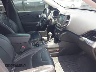 2017 Jeep Cherokee Trailhawk L Plus с VIN 1C4PJMBS4HD217640, выставлен на аукционе IAAI как лот 42546332 с пробегом 58 141 миль миль и . История ставок и продаж доступна на DreamBid. Изображение 5.