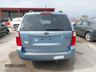 2010 Kia Sedona LX with VIN KNDMG4C34A6324741, listed as a IAAI auction lot 41665347 with 135,904 mi miles. Bid and sale history available at carsss.com. Image 17.