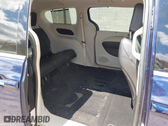 2017 Chrysler Pacifica Touring L with VIN 2C4RC1BG7HR514864, listed as a IAAI auction lot 42187845 with 86,774 mi miles and . Bid and sale history available at DreamBid. Image 8.