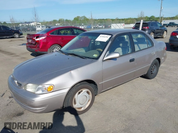 1998 Toyota Corolla VE z VIN 2T1BR18E9WC045442, wystawiony jako IAAI lot #42104201 z przebiegiem 243 256 mil mil oraz . Historia ofert i sprzedaży dostępna na DreamBid. Obrazek 2.
