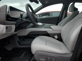 2023 Hyundai Ioniq 6 Preferred z VIN KMHM34ACXPA050798, wystawiony jako Copart lot #55333134 z przebiegiem 14 680 mil mil oraz Szkoda całkowita • Salvage title. Historia ofert i sprzedaży dostępna na DreamBid. Obrazek 7.