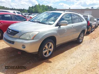 2006 Lexus RX 400h z VIN JTJHW31U960006826, wystawiony jako IAAI lot #42231108 z przebiegiem 319 742 mil mil oraz . Historia ofert i sprzedaży dostępna na DreamBid. Obrazek 2.