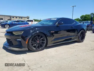 2018 Chevrolet Camaro 1SS z VIN 1G1FE1R77J0150442, wystawiony jako Copart lot #57977405 z przebiegiem 21 923 mil mil oraz Szkoda całkowita • Salvage title. Historia ofert i sprzedaży dostępna na DreamBid. Obrazek 1.
