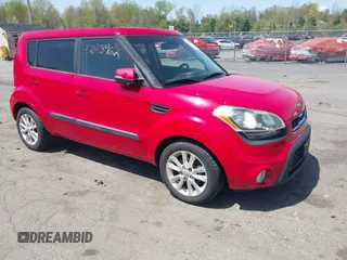 2013 Kia Soul ! with VIN KNDJT2A62D7525293, listed as a IAAI auction lot 42148962 with 171,673 mi miles. Bid and sale history available at carsss.com. Image 1.