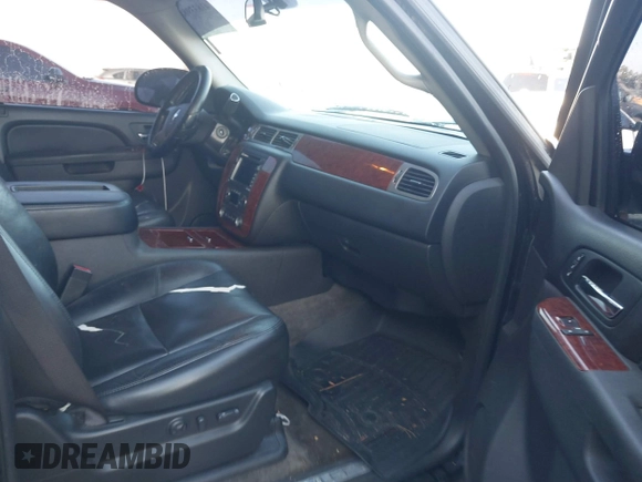 2010 Chevrolet Suburban LTZ with VIN 1GNUKKE37AR188966, listed as a IAAI auction lot 41833988 with 215,922 mi miles. Bid and sale history available at carsss.com. Image 5.