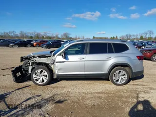 2018 Volkswagen Atlas SE with VIN 1V2DR2CA5JC533628, listed as a IAAI auction lot 40849747 with 109,838 mi miles and . Bid and sale history available at DreamBid. Image 15.