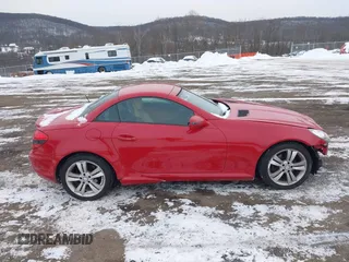 2011 Mercedes-Benz SLK 300 с VIN WDBWK5EA5BF235754, выставлен на аукционе IAAI как лот 41315732 с пробегом 105 347 миль миль и . История ставок и продаж доступна на DreamBid. Изображение 13.