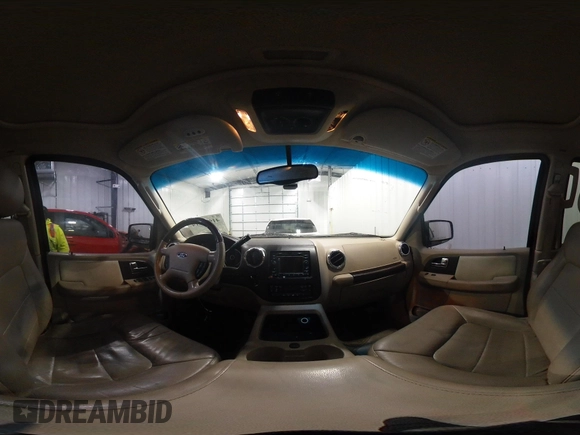2005 Ford Expedition Limited z VIN 1FMFU20565LA60694, wystawiony jako IAAI lot #41945914 z przebiegiem 184 373 mil mil oraz . Historia ofert i sprzedaży dostępna na DreamBid. Obrazek 21.