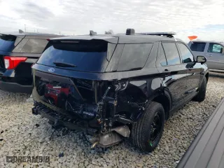 2024 Ford Police Interceptor Utility with VIN 1FM5K8AB4RGA48597, listed as a Copart auction lot 81979424 with 9,858 mi miles and Salvage Title. Bid and sale history available at carsss.com. Image 3.