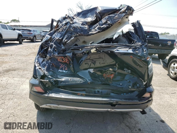 2018 Toyota RAV4 XLE z VIN 2T3RFREV5JW767239, wystawiony jako Copart lot #53781833 z przebiegiem Nie podano mil oraz Szkoda całkowita • Salvage title. Historia ofert i sprzedaży dostępna na DreamBid. Obrazek 6.
