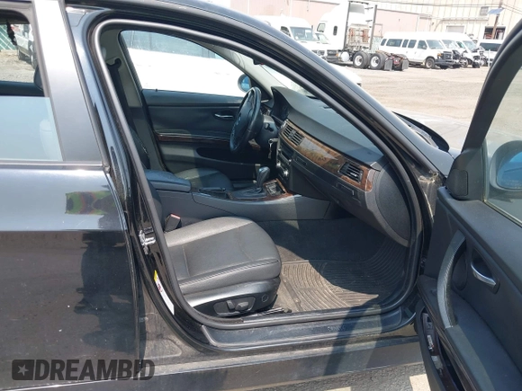 2008 BMW 3 Series 328xi with VIN WBAVC93528K040277, listed as a IAAI auction lot 42446998 with 155,596 mi miles and . Bid and sale history available at DreamBid. Image 5.