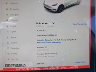 2024 Tesla Model Y с VIN 7SAYGDED8RF211112, выставлен на аукционе IAAI как лот 42176000 с пробегом 16 677 миль миль и . История ставок и продаж доступна на DreamBid. Изображение 7.