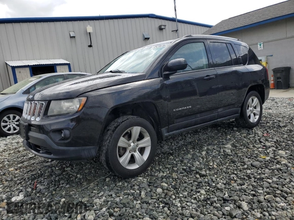 2014 Jeep Compass Latitude with VIN 1C4NJDEB6ED623613, listed as a Copart auction lot 52078795 with 186,156 mi miles and Clean Title. Bid and sale history available at carsss.com. Image 1.