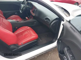 2017 Dodge Challenger R/T Plus z VIN 2C3CDZBT4HH604627, wystawiony jako IAAI lot #41500886 z przebiegiem 54 058 mil mil oraz . Historia ofert i sprzedaży dostępna na DreamBid. Obrazek 5.