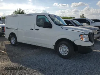 2019 Nissan NV Cargo S z VIN 1N6BF0KM7KN809036, wystawiony jako Copart lot #55559605 z przebiegiem 84 451 mil mil oraz Szkody całkowita. Historia ofert i sprzedaży dostępna na DreamBid. Obrazek 4.
