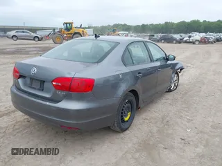 2011 Volkswagen Jetta SE with VIN 3VWDZ7AJ4BM370033, listed as a IAAI auction lot 42367238 with 161,635 mi miles and . Bid and sale history available at DreamBid. Image 4.
