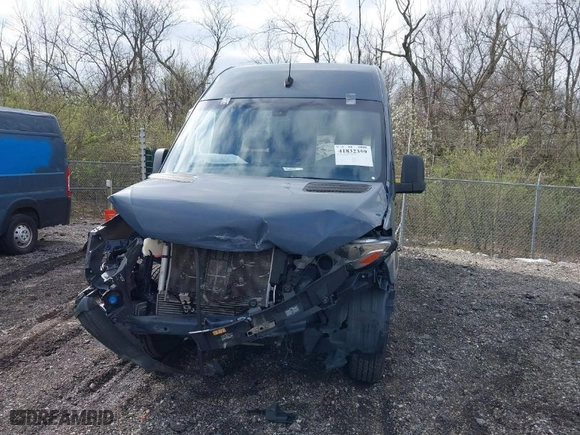 2019 Mercedes-Benz Sprinter Cargo Van with VIN WD4PF1CD1KP147624, listed as a IAAI auction lot 41832359 with 68,434 mi miles. Bid and sale history available at carsss.com. Image 6.