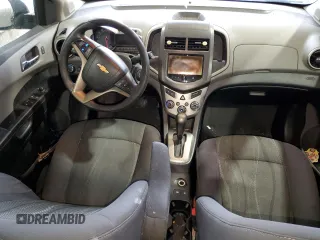 2014 Chevrolet Sonic LT z VIN 1G1JC5SH1E4118997, wystawiony jako Copart lot #70792334 z przebiegiem 166 691 mil mil oraz Szkoda całkowita • Salvage title. Historia ofert i sprzedaży dostępna na DreamBid. Obrazek 8.
