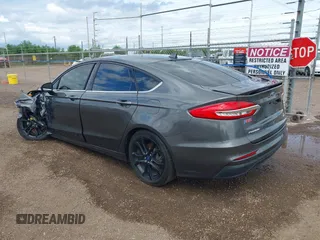 2019 Ford Fusion SE with VIN 3FA6P0HD3KR171749, listed as a IAAI auction lot 40298552 with 70,784 mi miles. Bid and sale history available at carsss.com. Image 3.