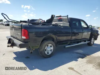 2017 Ram 2500 Tradesman z VIN 3C6UR5HJ4HG518807, wystawiony jako Copart lot #57942455 z przebiegiem 112 003 mil mil oraz Szkoda całkowita • Salvage title. Historia ofert i sprzedaży dostępna na DreamBid. Obrazek 3.