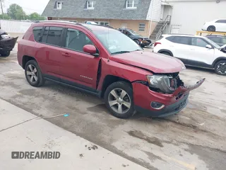 2016 Jeep Compass Latitude z VIN 1C4NJCEA3GD760867, wystawiony jako IAAI lot #42496448 z przebiegiem 144 353 mil mil oraz . Historia ofert i sprzedaży dostępna na DreamBid. Obrazek 1.
