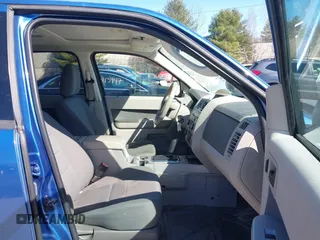 2010 Ford Escape XLT with VIN 1FMCU0D79AKB07543, listed as a IAAI auction lot 41846743 with 165,883 mi miles. Bid and sale history available at carsss.com. Image 5.